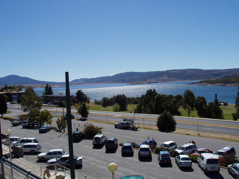 Jasper 3 Town Centre Jindabyne - Sunshine Coast Tourism 0
