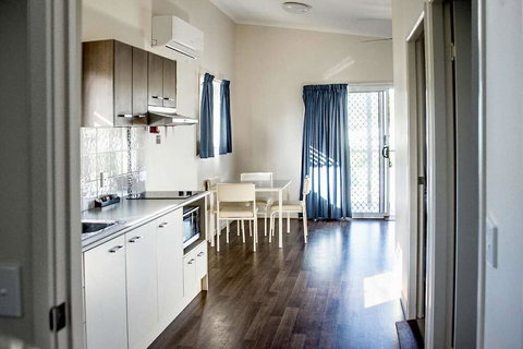 Jervis Bay Holiday Cabins - Holiday Sunshine Coast 3