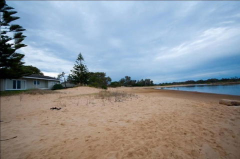 Jetty Road On The Beach - Sunshine Coast Tourism 0