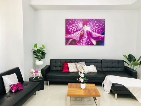 Jewel In The West-Newly Built And Spacious - Holiday Sunshine Coast 0
