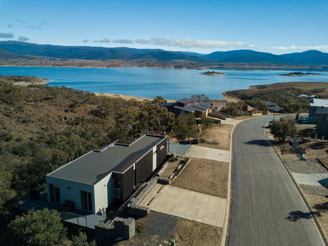 JINDY HOUSE BRAND NEW And STYLISH AMAZING VIEWS - Holiday Sunshine Coast 2