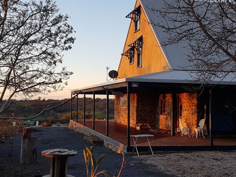 Jinji's Edge Escape - Sunshine Coast Tourism 0
