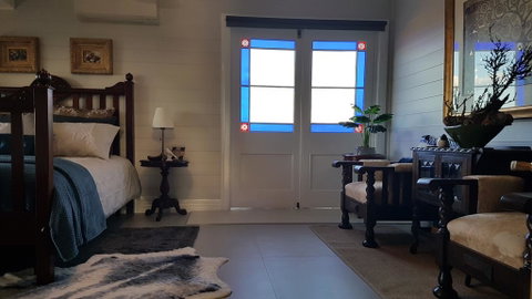 Jinji's Edge Escape - Sunshine Coast Tourism 3