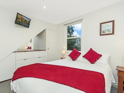 JOHANSSON'S PERCH COTTAGE - Holiday Sunshine Coast 2