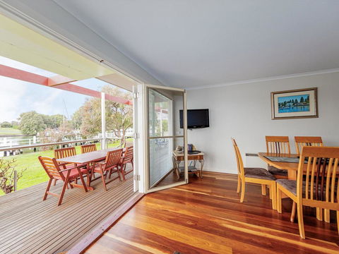 JOHANSSON'S PERCH No. 1 - Holiday Sunshine Coast 1