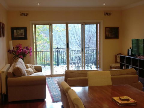 Johnstone Terrace - Sunshine Coast Tourism 3