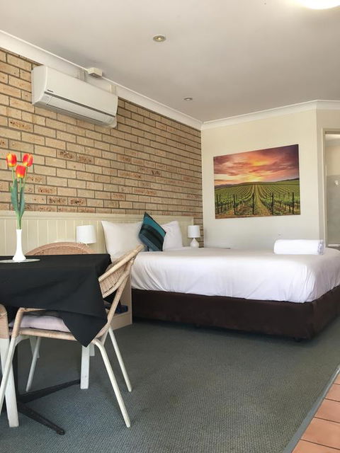 Jolly Swagman Motor Inn - Sunshine Coast Tourism 3