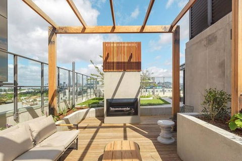JUDD Your Stylish Richmond Abode Awaits You - Holiday Sunshine Coast 0