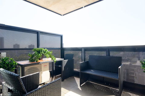 JUDD Your Stylish Richmond Abode Awaits You - Holiday Sunshine Coast 1