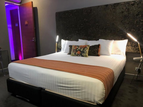 Junction Hotel - Sunshine Coast Tourism 2