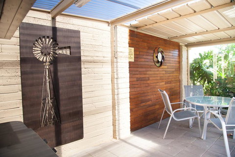 Junction Motel - Holiday Sunshine Coast 1