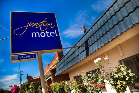 Junction Motel - Holiday Sunshine Coast 0