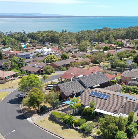 JUST-4-YOU! Amazing Sea Views, WIFI, Fullly Air-conditioned, King Bed - Holiday Sunshine Coast 3