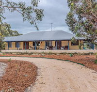 Kangaroo Lake Homestead - Sunshine Coast Tourism