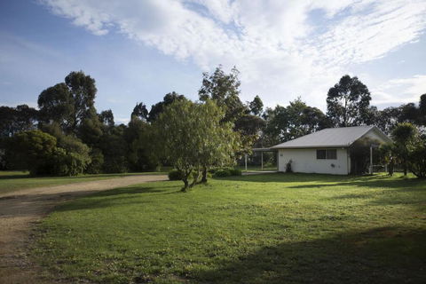 Karinya Cottage - Pet Friendly Country Retreat - Holiday Sunshine Coast 2