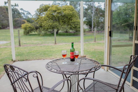 Karinya Cottage - Pet Friendly Country Retreat - Holiday Sunshine Coast 0
