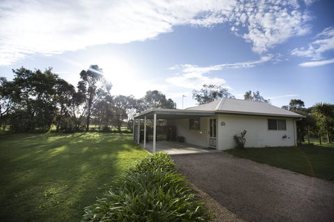 Karinya Cottage - Pet Friendly Country Retreat - Holiday Sunshine Coast 1