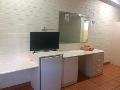 Katherine Motel - Holiday Sunshine Coast 1