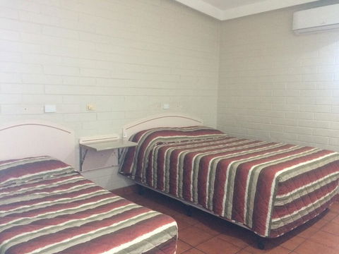 Katherine Motel - Holiday Sunshine Coast 3