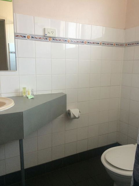 Katherine Motel - Holiday Sunshine Coast 2