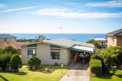 Kianga Parade Beach House - Sunshine Coast Tourism 0