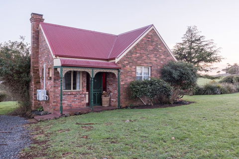 Killynaught Spa Cottages - Sunshine Coast Tourism 1