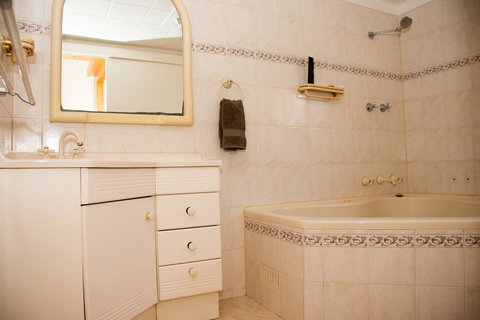 Kimba Travellers' Haven - Sunshine Coast Tourism 1