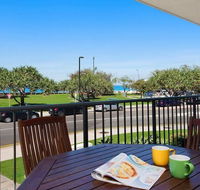 Kings Beach Ocean Front Views Private Balcony overlooking Kings Beach - Sunshine Coast Tourism