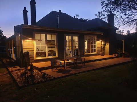 Kings Cottage Uralla - Sunshine Coast Tourism 1