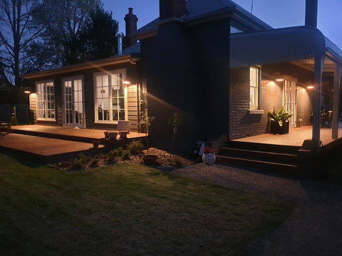 Kings Cottage Uralla - Sunshine Coast Tourism 2