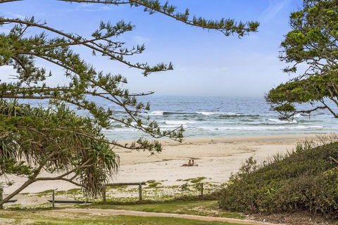 KINGSCLIFF NOR NOR EAST 101 ON MARINE PARADE - Holiday Sunshine Coast 0