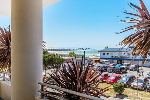 KINGSCLIFF OCEAN FRONT TERRACE 4 - Holiday Sunshine Coast 1