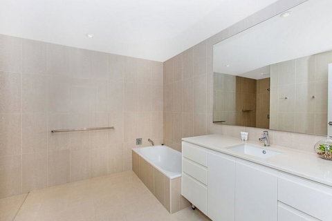 KINGSCLIFF OCEAN FRONT TERRACE 4 - Holiday Sunshine Coast 0