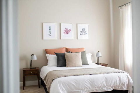 Kinross Cottage - Neat And Stylish, Sleeps 9 - Holiday Sunshine Coast 3