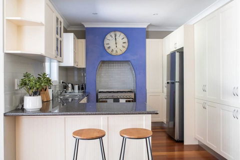Kinross Cottage - Neat And Stylish, Sleeps 9 - Holiday Sunshine Coast 1
