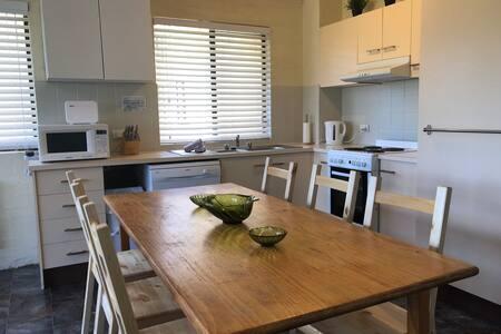 Kirwan 4, 4 Bedroom - Sunshine Coast Tourism 2