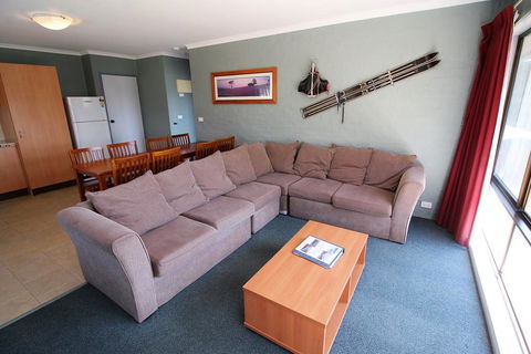 Kirwan Apartment 18 - Large Jindabyne Apartment - Sunshine Coast Tourism 0