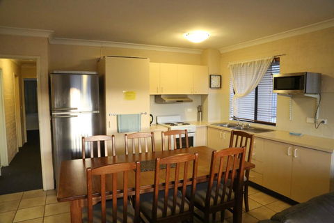 Kirwan Apartments 49 - Sunshine Coast Tourism 3