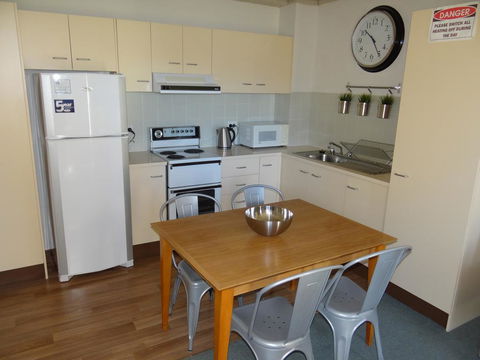 Kirwan Apartments 9 - Sunshine Coast Tourism 2