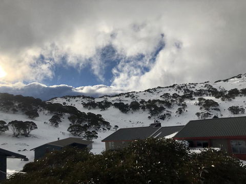 Knockshannoch Ski Lodge - Sunshine Coast Tourism 3