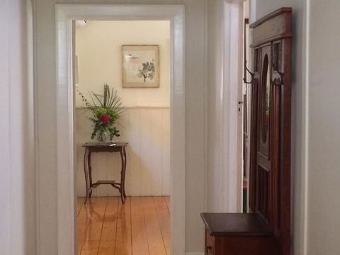 Kookaburra Cottage - Sunshine Coast Tourism 0