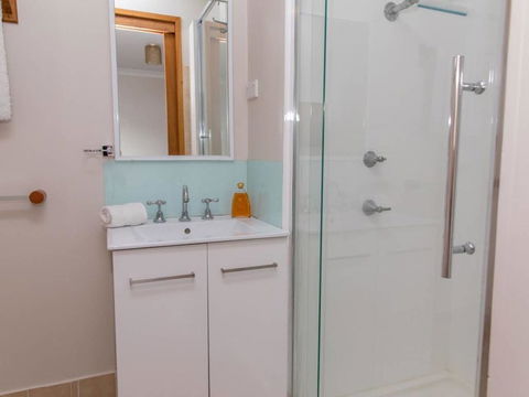 Kookas Nest - Waterfront Home, Tranquil Setting - Sunshine Coast Tourism 1