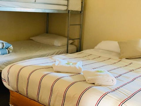 Kootingal Hotel - Holiday Sunshine Coast 2
