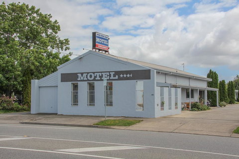KooWeeRup Motel - Sunshine Coast Tourism 0