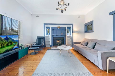 KOZYGURU ARNCLIFFE SYDNEY AIRPORT RENOVATED COTTAGE 3 BED HOUSE NAR232 - Holiday Sunshine Coast 0