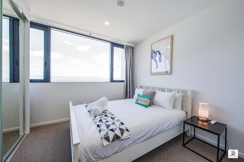 KOZYGURU BROADBEACH AMAZING VIEW 2 BED APT + FREE PARKING WALK TO BEACH QBR004 - Holiday Sunshine Coast 1