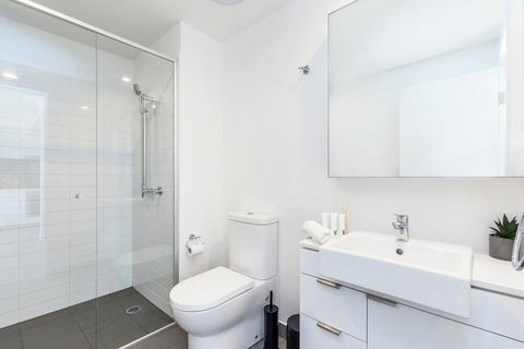 KOZYGURU FORTITUDE VALLEY AMAZING VIEW 2BED APT + FREE PARKING QFV010 - Holiday Sunshine Coast 1