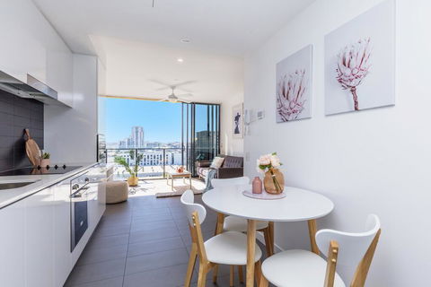 KOZYGURU FORTITUDE VALLEY AMAZING VIEW 2BED APT + FREE PARKING QFV010 - Holiday Sunshine Coast 2