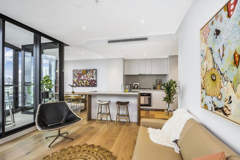 KOZYGURU FORTITUDE VALLEY DESIGNER GRADE 2 BED APT FREE PARKING QFV179-1401 - Holiday Sunshine Coast 0