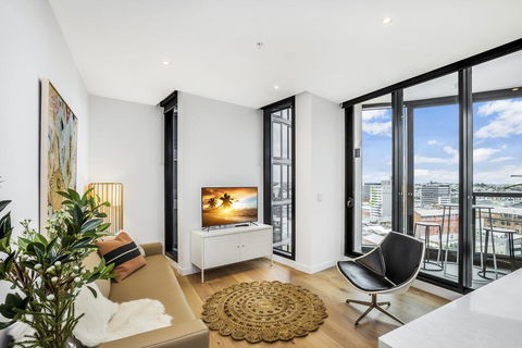 KOZYGURU FORTITUDE VALLEY DESIGNER GRADE 2 BED APT FREE PARKING QFV179-1401 - Holiday Sunshine Coast 3